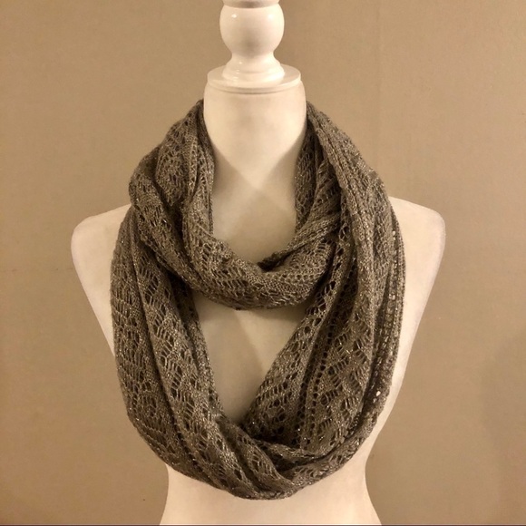 CHARLIE Paige infinity scarf gray with a shimmer - Picture 4 of 8